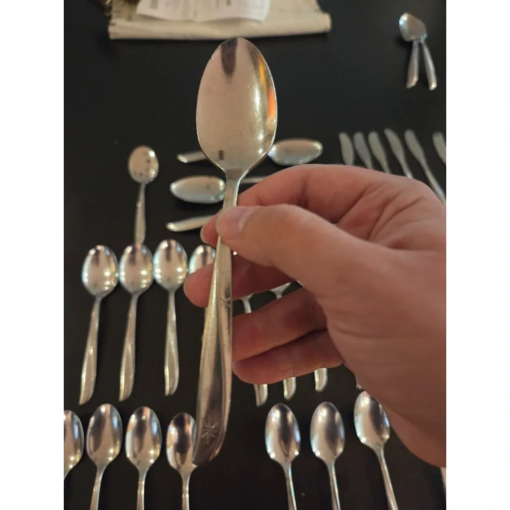 ONEIDA Community Twin Star MCM 40 Piece Stainless Flatware Setting for 8 - read